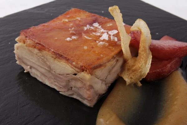 Cochinillo deshuesado